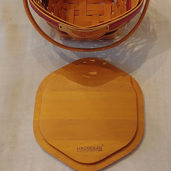 Longaberger Award Basket - Picture 15 of 15